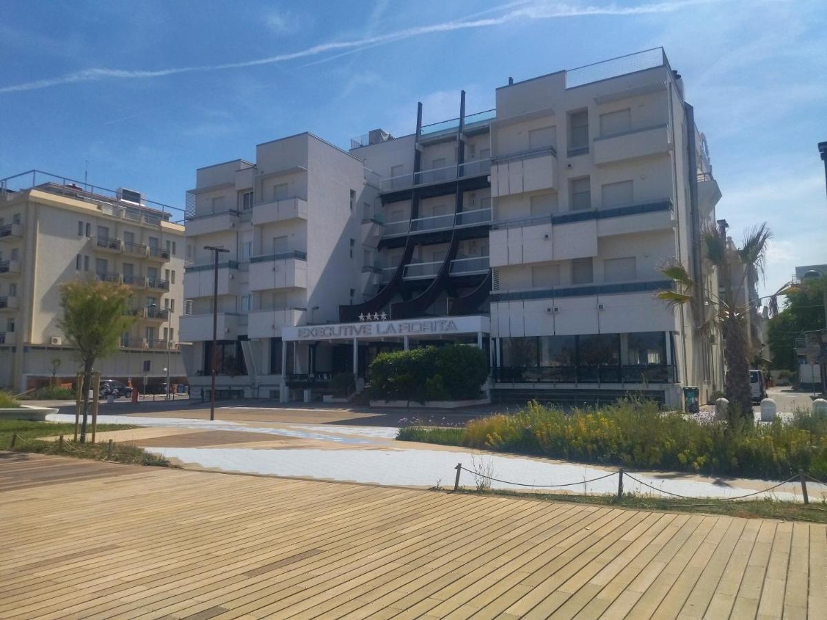 Hotel Executive La Fiorita Rimini Exterior photo